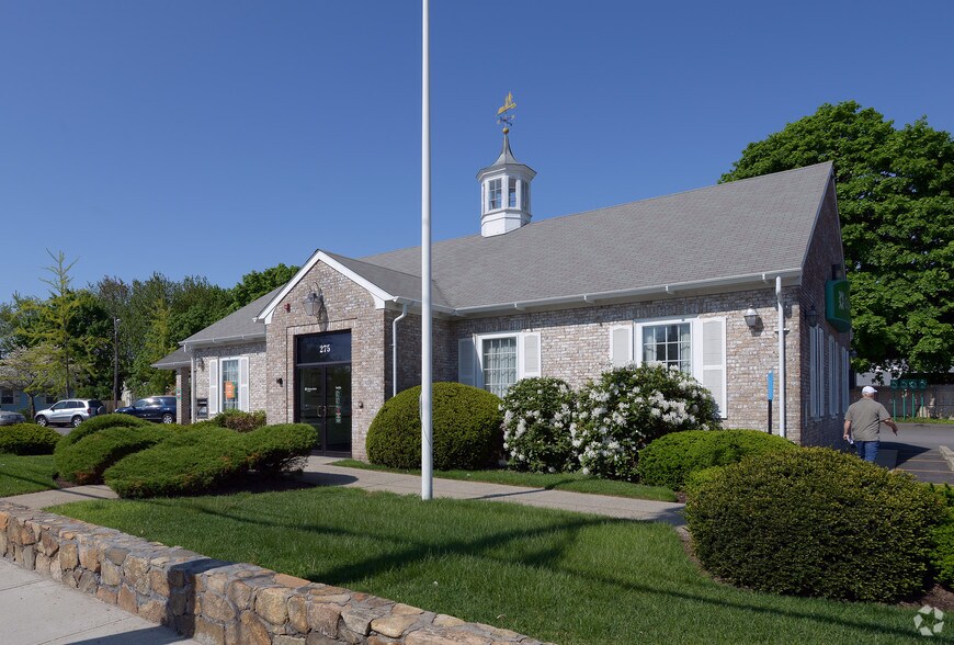 275 Newport Ave, Rumford, RI à louer - Photo de l’immeuble – Image 3 sur 7