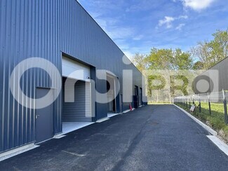 Plus de détails pour Local d'activités à louer