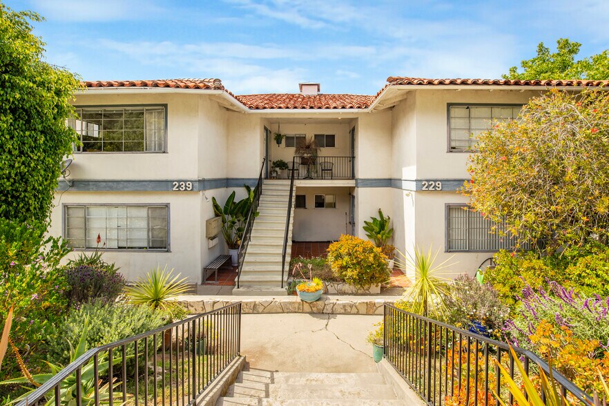 229 Palos Verdes Dr W, Palos Verdes Estates, CA à vendre - Photo de l’immeuble – Image 3 sur 33