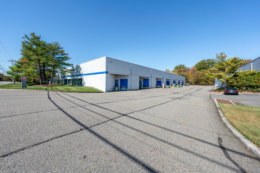 40 Commerce Way, Totowa, NJ à louer - Photo de l’immeuble – Image 2 sur 2