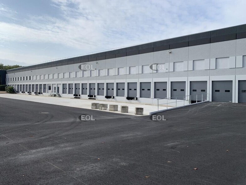 Industriel/Logistique dans Lisses à louer - Photo de l’immeuble – Image 1 sur 12