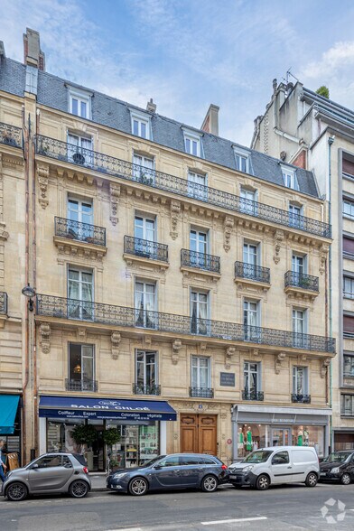 81 Rue Jouffroy D'Abbans, Paris à louer - Photo de l’immeuble – Image 2 sur 2
