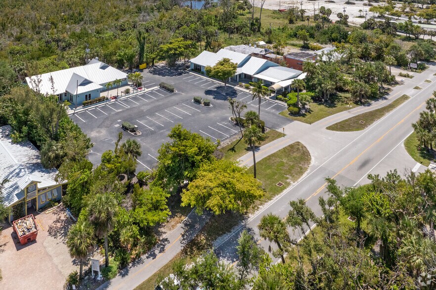 2407 Periwinkle Way, Sanibel, FL à vendre - Aérien – Image 3 sur 19