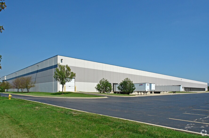 555 Remington Blvd, Bolingbrook, IL à louer - Photo de l’immeuble – Image 2 sur 4