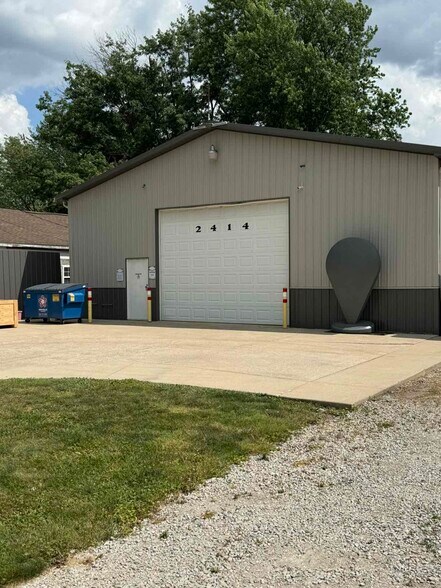 2414 Batestown Rd, Danville, IL à vendre - Photo de l’immeuble – Image 3 sur 56