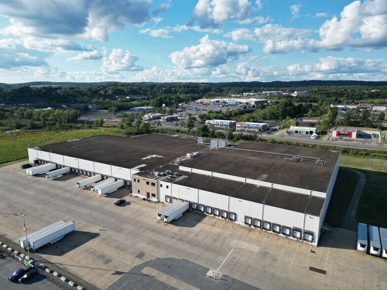 851 Beaver Dr, Du Bois, PA à louer - Photo de l’immeuble – Image 1 sur 15