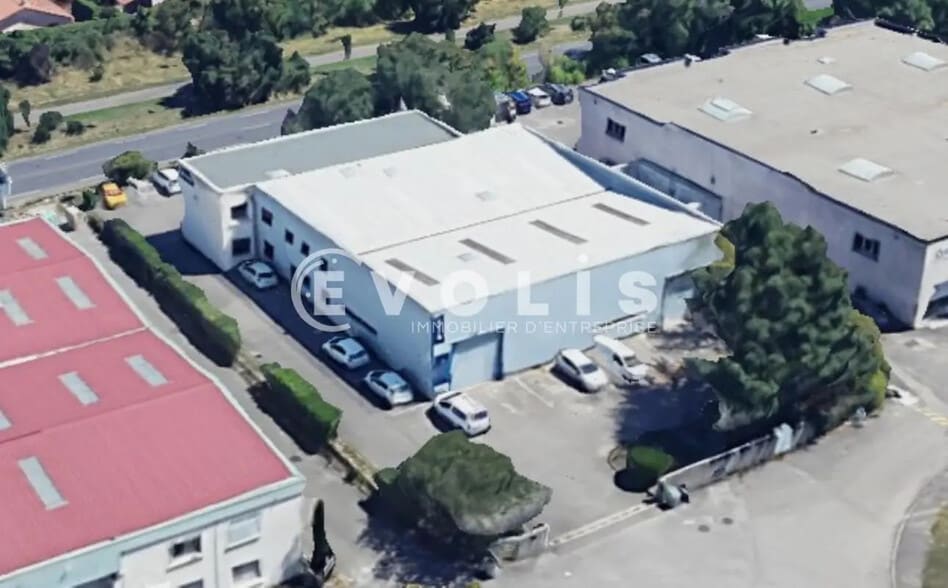 Local d'activités dans Chassieu à vendre - Photo de l’immeuble – Image 3 sur 30