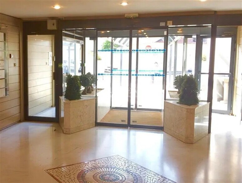 Bureau dans Lyon à louer - Hall d’entrée – Image 2 sur 10