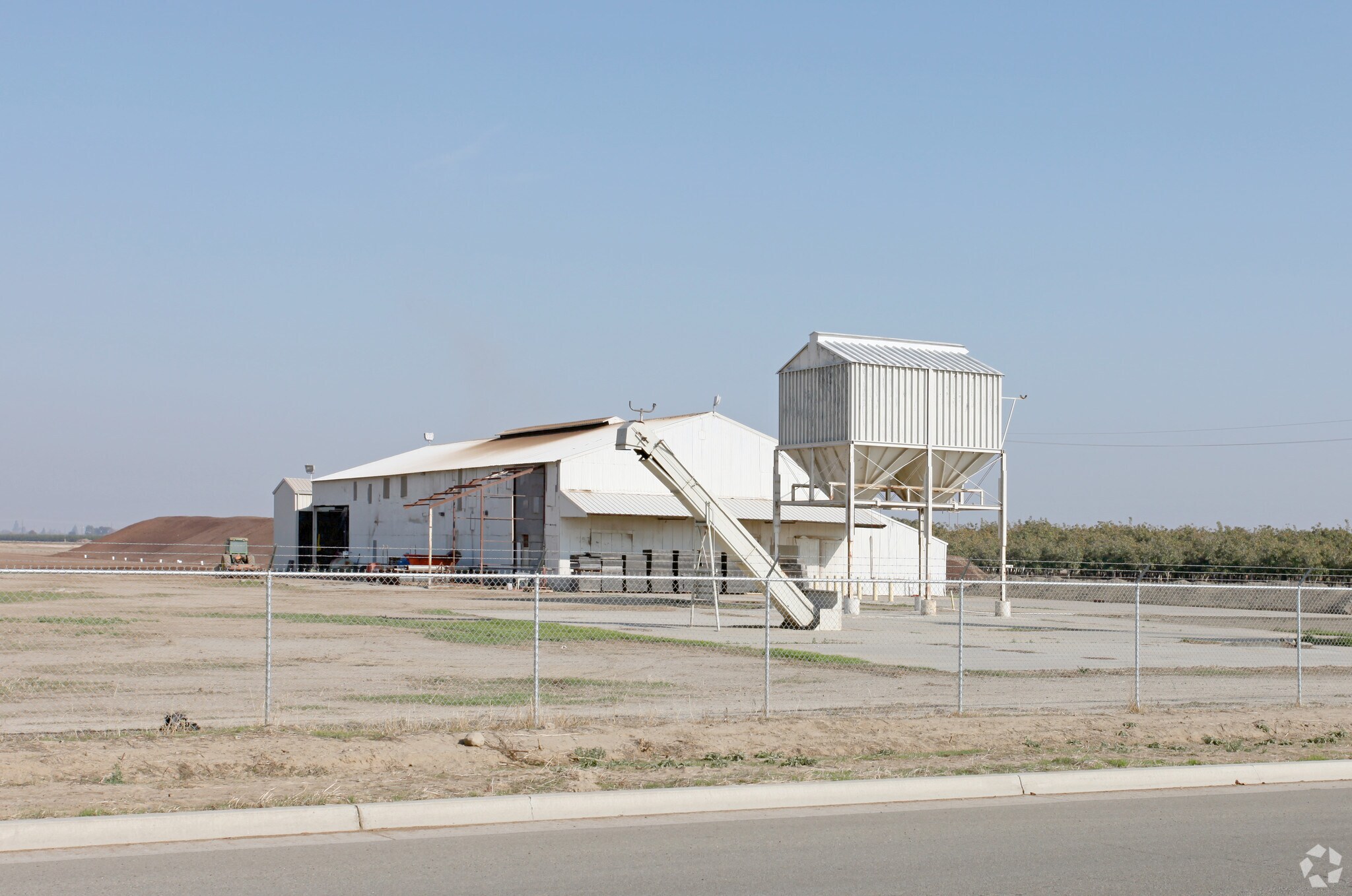 10386 Iona Ave, Hanford, CA à vendre Photo principale– Image 1 sur 4