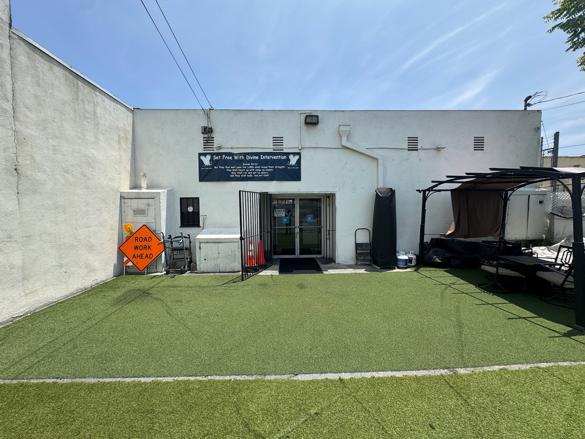 5723 Atlantic Ave, Long Beach, CA à louer Photo de l’immeuble– Image 1 sur 11