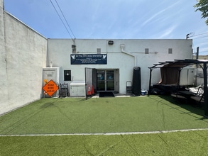 5723 Atlantic Ave, Long Beach, CA à louer Photo de l’immeuble– Image 1 sur 11
