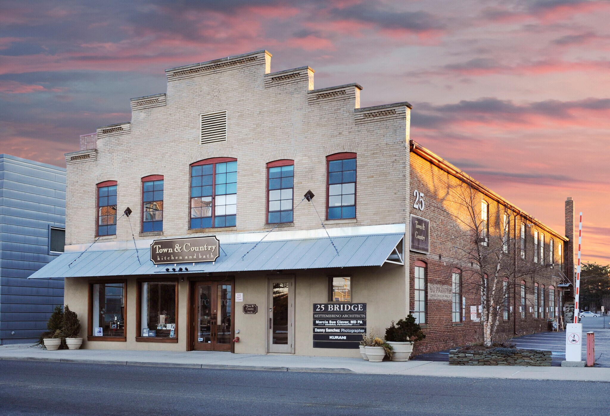 25 Bridge Ave, Red Bank, NJ à louer Photo de l’immeuble– Image 1 sur 4