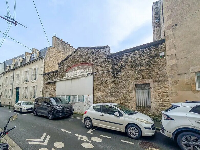 Local d'activités dans Dinan à vendre - Photo de l’immeuble – Image 1 sur 7