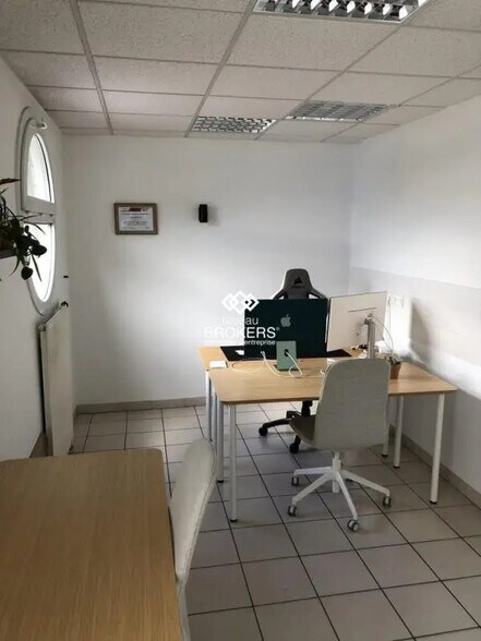 Bureau dans Échirolles à louer - Photo de l’immeuble – Image 2 sur 6