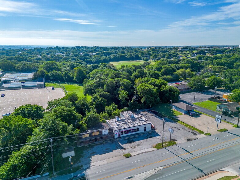 1205 S Main St, Weatherford, TX à vendre - Photo de l’immeuble – Image 2 sur 17