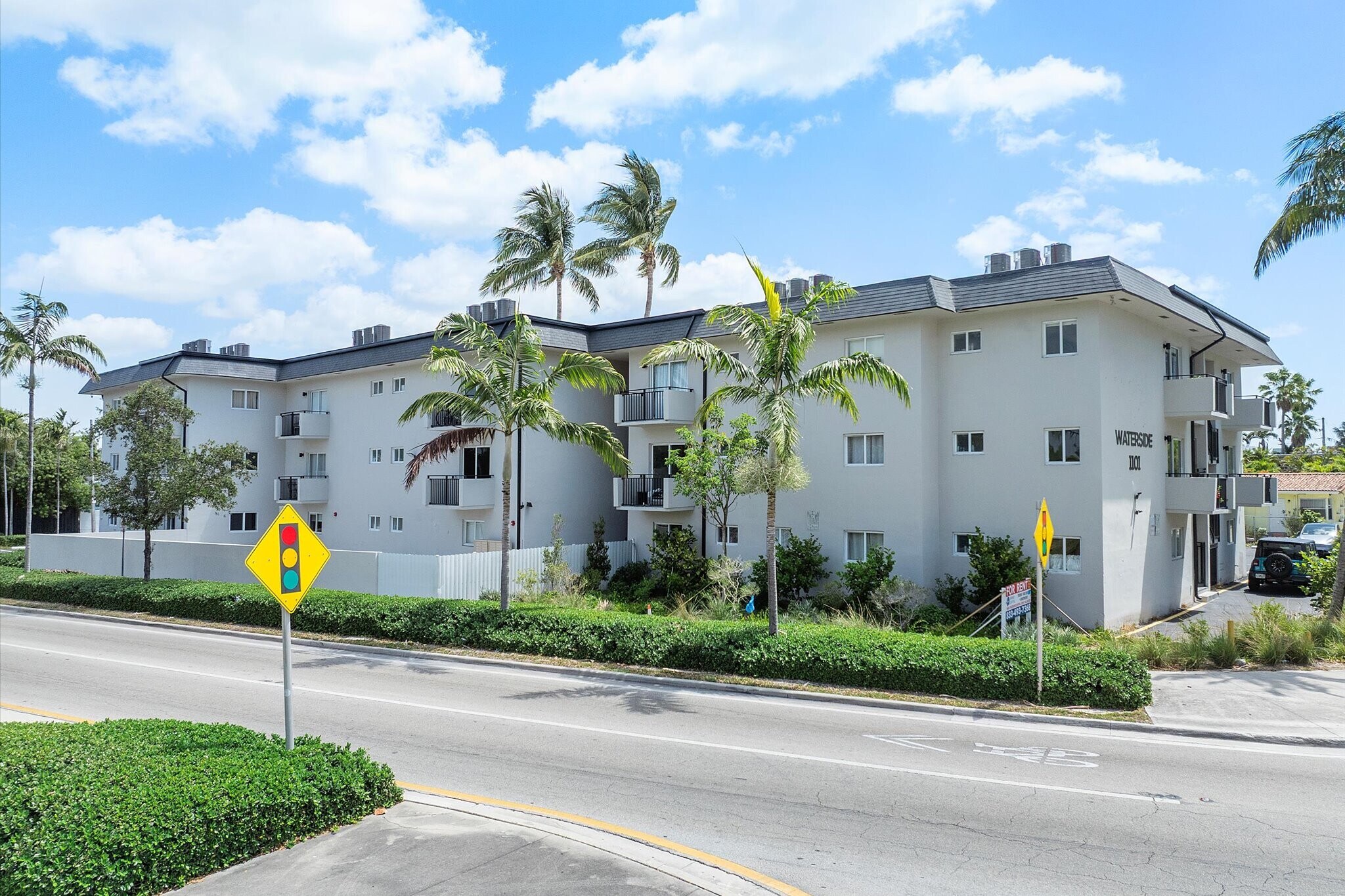 Waterside & Boutique Apartments portefeuille de 2 biens à vendre sur LoopNet.fr Photo principale– Image 1 sur 22