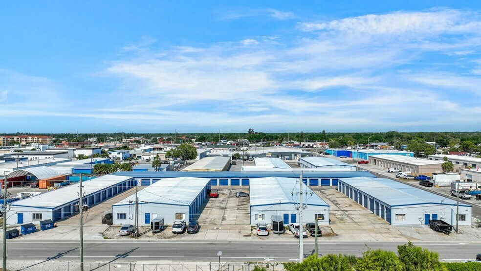 249-268 Seaboard Ave, Venice, FL à louer - Photo de l’immeuble – Image 2 sur 12