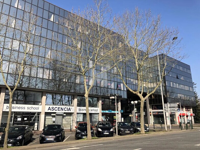 Local commercial dans Évry-Courcouronnes à louer - Photo de l’immeuble – Image 2 sur 11