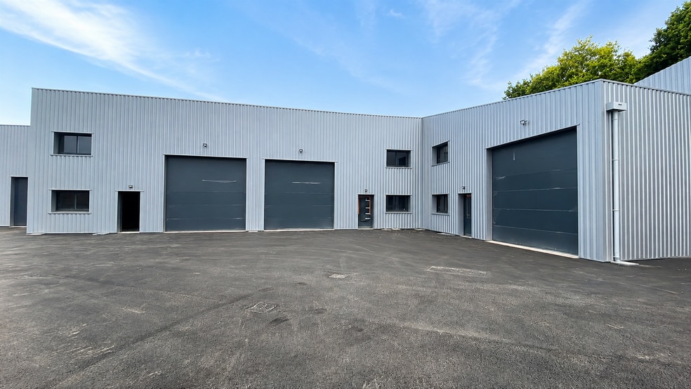 Industriel/Logistique dans GRANDCHAMP à louer - Photo de l’immeuble – Image 3 sur 3