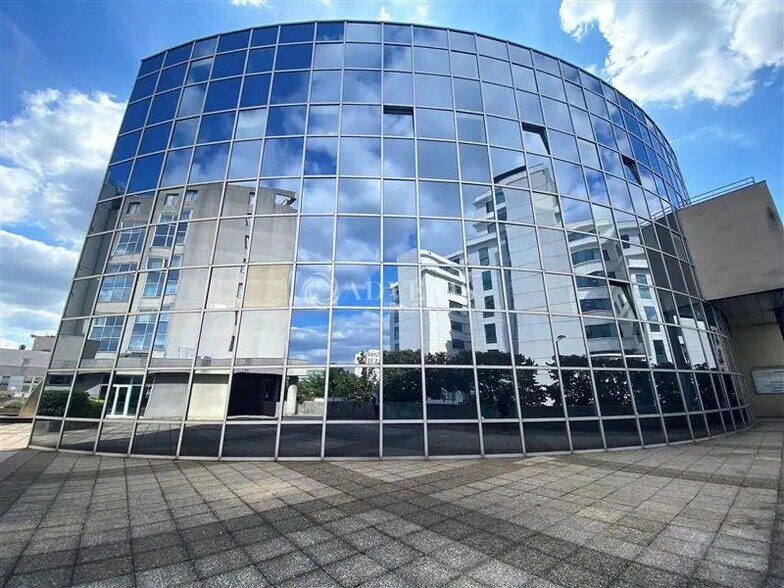 Bureau dans Ivry-sur-Seine à louer - Photo de l’immeuble – Image 1 sur 8