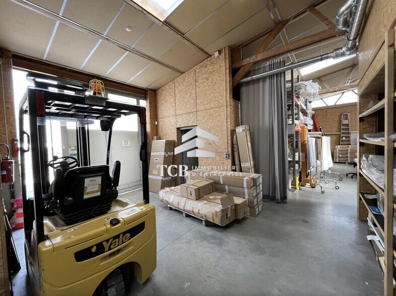 Local d’activités dans La Montagne à louer - Photo de l’immeuble – Image 2 sur 8