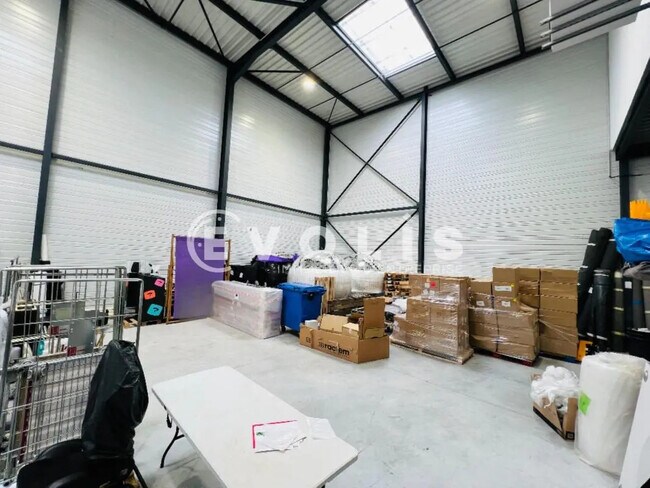 Plus de détails pour Bureau, Local d'activités à louer