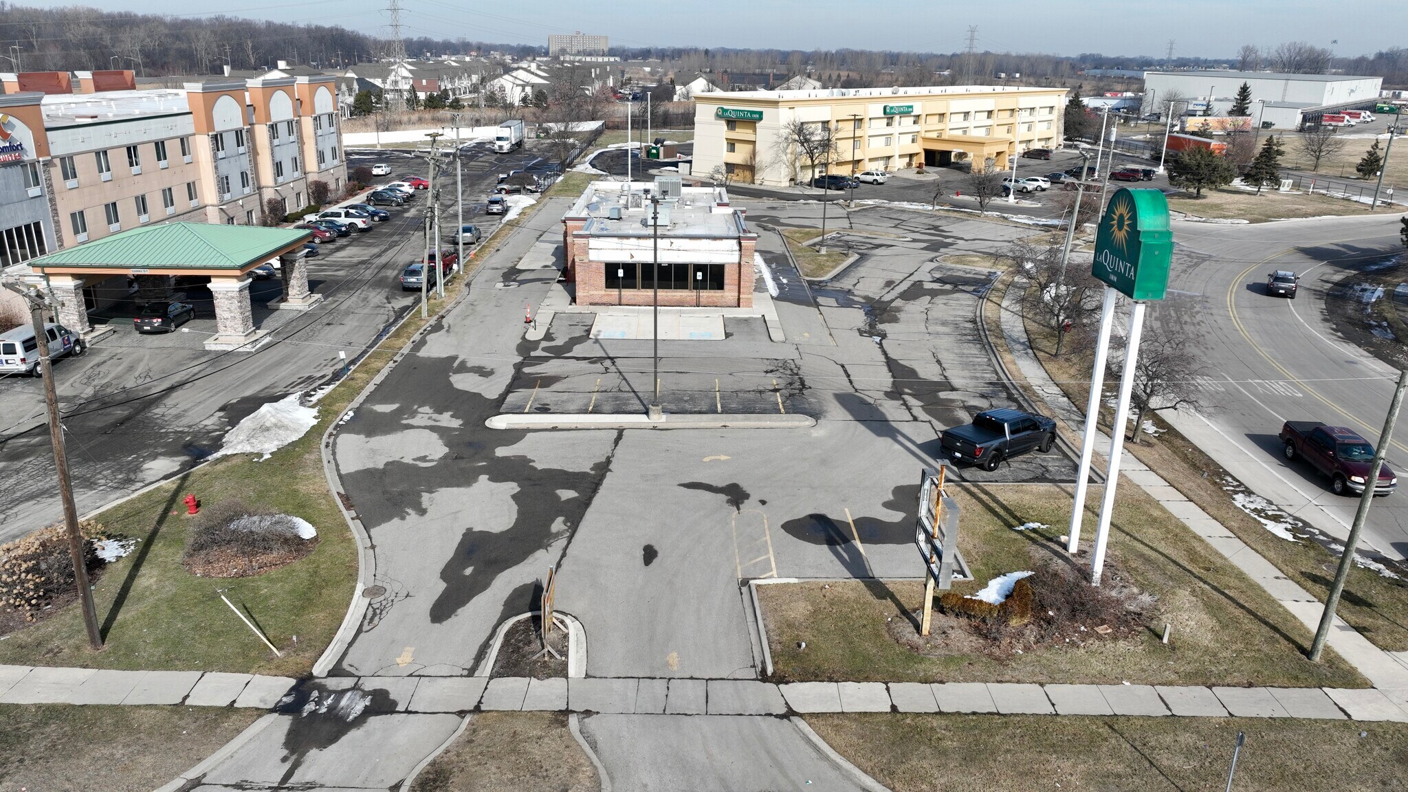 18902 Northline Rd, Southgate, MI à louer Photo principale– Image 1 sur 14