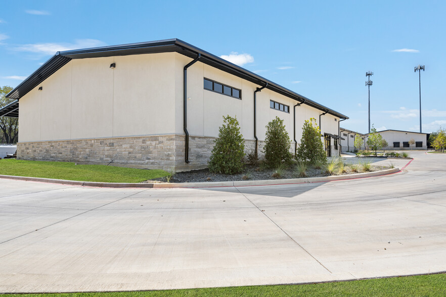 2808 Chambers st, Venus, TX à louer - Photo de l’immeuble – Image 2 sur 19
