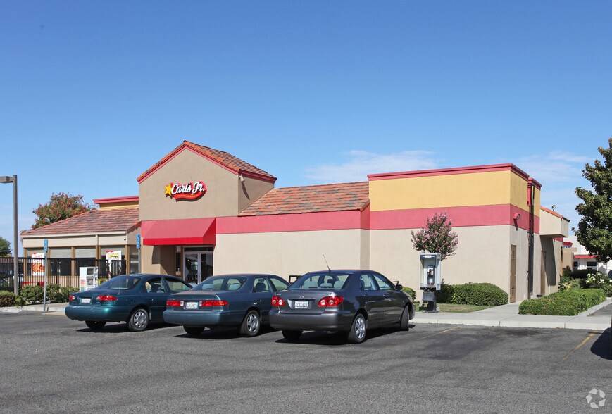 818 W Shaw Ave, Clovis, CA à louer - Photo de l’immeuble – Image 2 sur 2