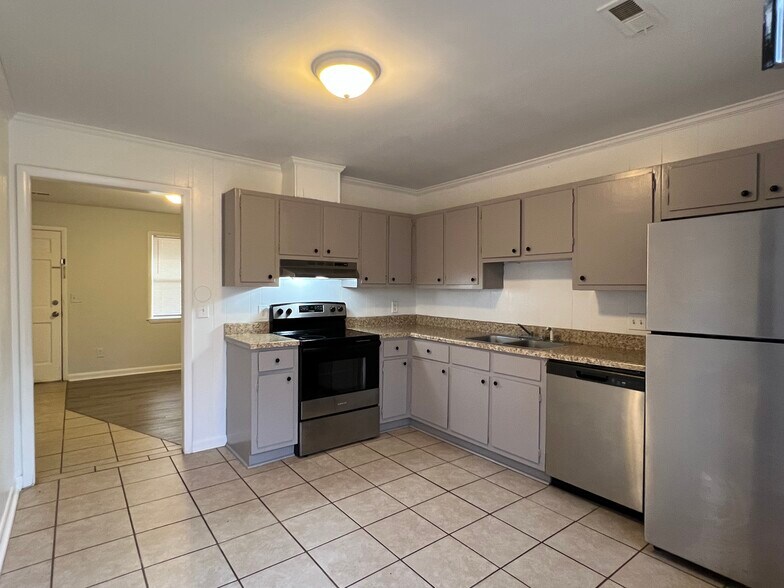 203 Lanier Rd, Madison, AL à vendre - Photo intérieure – Image 1 sur 2