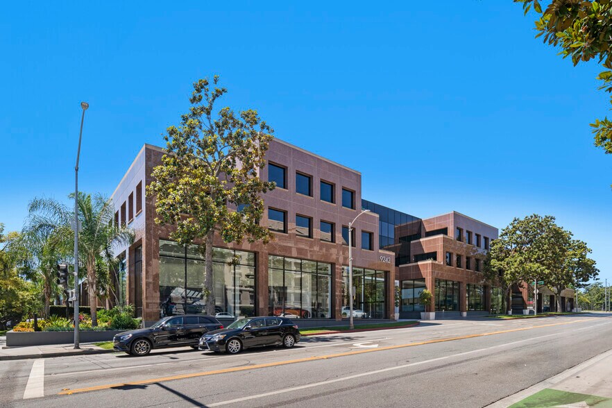 9242 Beverly Blvd, Beverly Hills, CA à louer - Photo de l’immeuble – Image 2 sur 11