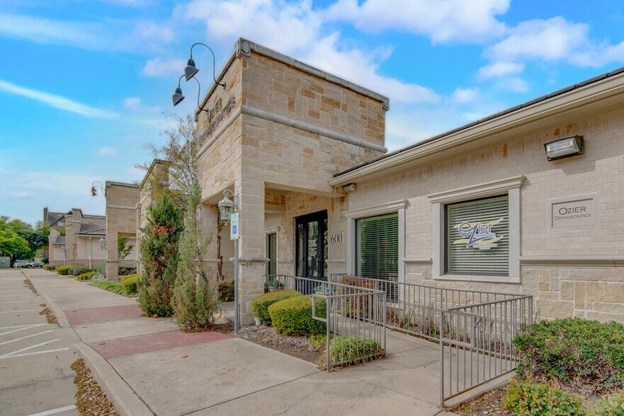 6317 Preston Rd, Plano, TX à louer - Photo de l’immeuble – Image 3 sur 26