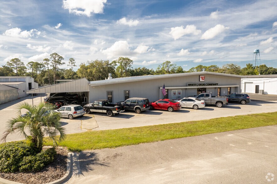 907 S Charles Richard Beall Blvd, Debary, FL à louer - Photo principale – Image 2 sur 10