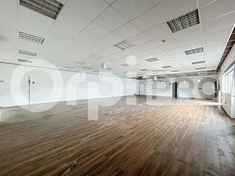 Local commercial dans Neuilly-sous-Clermont à louer - Photo de l’immeuble – Image 1 sur 4