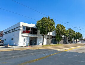 1207 E Washington Blvd, Los Angeles, CA à louer Photo de l’immeuble– Image 1 sur 13