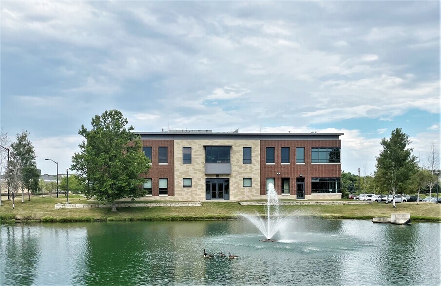 440 Fairway Dr, West Des Moines, IA à louer - Photo de l’immeuble – Image 3 sur 16