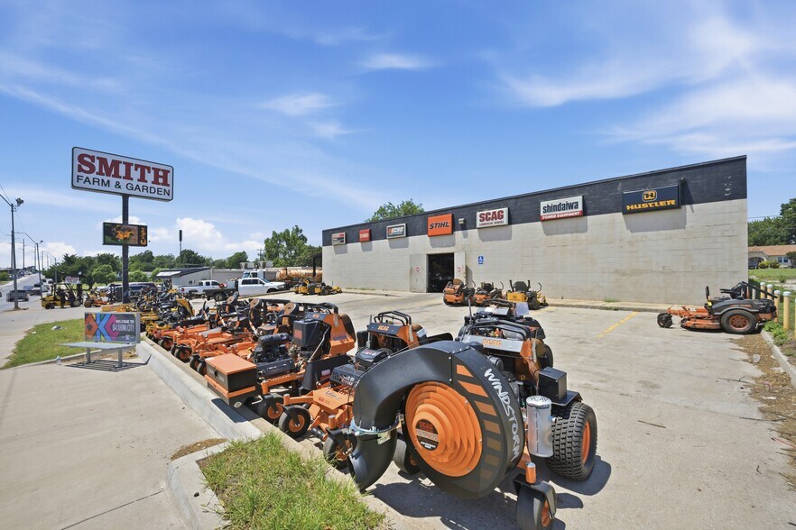 3717-3733 NW 10th portefeuille de 2 biens à vendre sur LoopNet.fr - Photo de l’immeuble – Image 2 sur 7