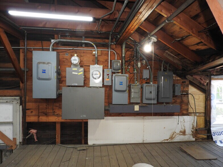 1800 Brewerton Rd, Mattydale, NY à vendre - Photo de l’immeuble – Image 2 sur 32