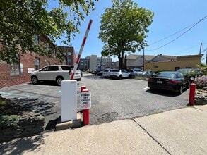 25 Bridge Ave, Red Bank, NJ à louer Photo intérieure– Image 2 sur 6