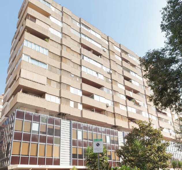 Travessera de les Corts, 39-43, Barcelone, Barcelona à louer - Photo de l’immeuble – Image 2 sur 6