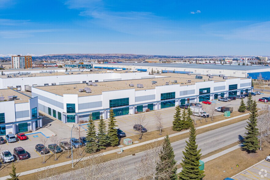 2175 29th St NE, Calgary, AB à louer - Aérien – Image 2 sur 5