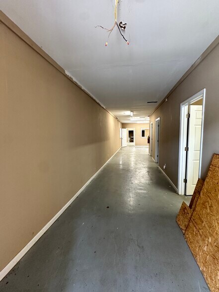 401 S Leighton Ave, Anniston, AL à vendre - Photo intérieure – Image 3 sur 10