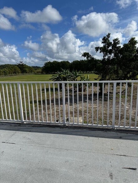 24001 SW 202nd Ave, Homestead, FL à louer - Photo de l’immeuble – Image 3 sur 13