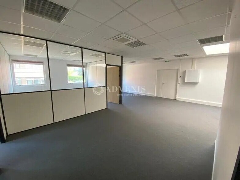 Bureau dans Verrières-le-Buisson à louer - Photo de l’immeuble – Image 2 sur 5