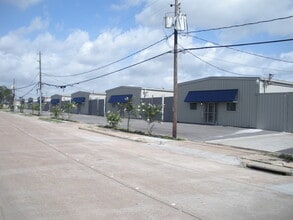 5340 Prudence Dr, Houston, TX à louer Photo de l’immeuble– Image 1 sur 7