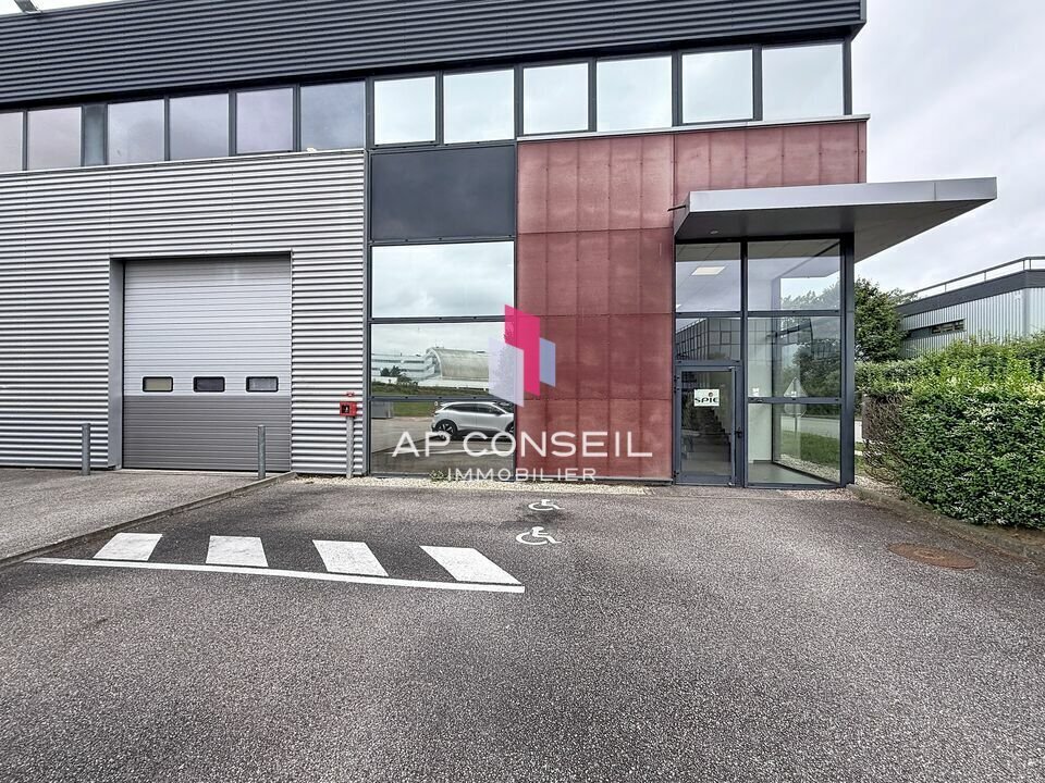 Local d’activités dans Élancourt à louer Photo de l’immeuble– Image 1 sur 8