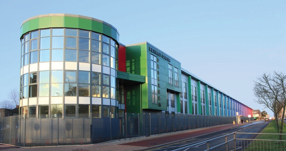 123 Rainham Rd N, Dagenham à louer - Photo de l’immeuble – Image 1 sur 6