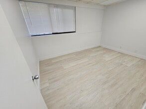 501 Golden Isles Dr, Hallandale Beach, FL à louer Photo intérieure– Image 1 sur 2