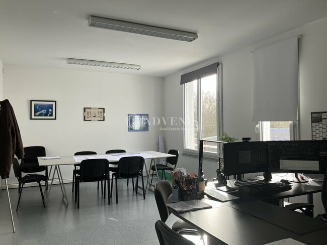 Plus de détails pour Route D'Orleans, Saint-Doulchard - Bureau à louer