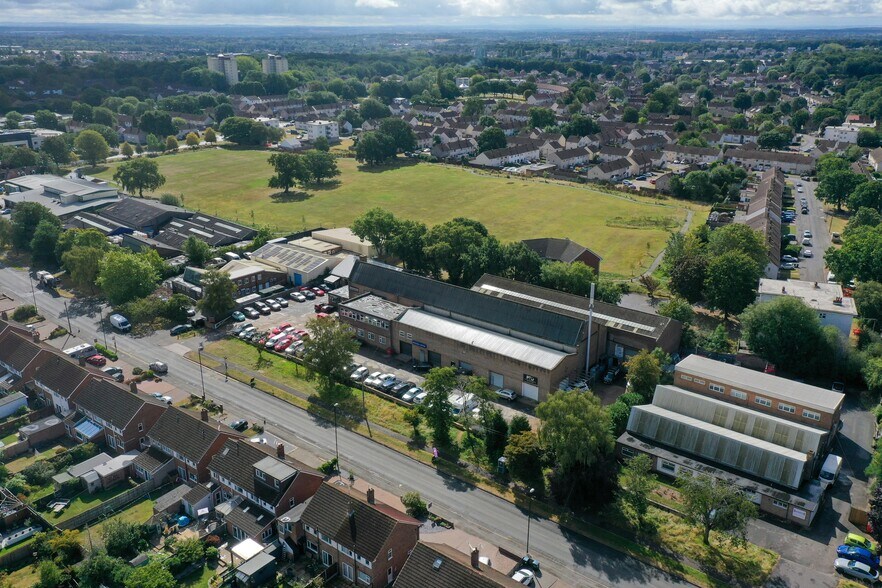 405 Broad Ln, Coventry à vendre - Photo de l’immeuble – Image 2 sur 6